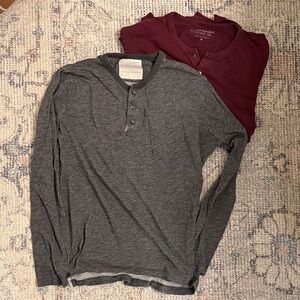 Banana Republic 2x Long Sleeve Henley Shirt in Gray and Burgundy in M